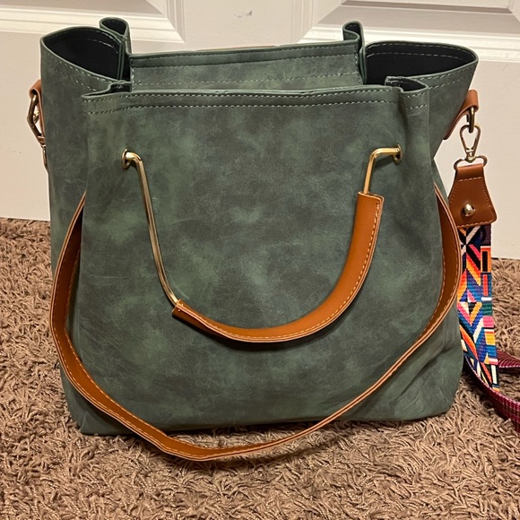 NWOT Green handbag with long removable colorful strap - Picture 2 of 7
